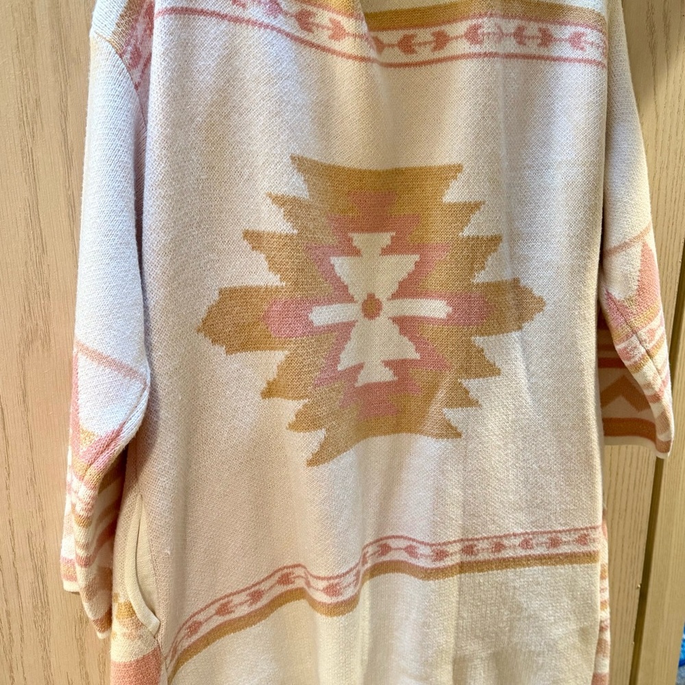 Elegant Pink and Cream Cardigan - Picture 6 of 11